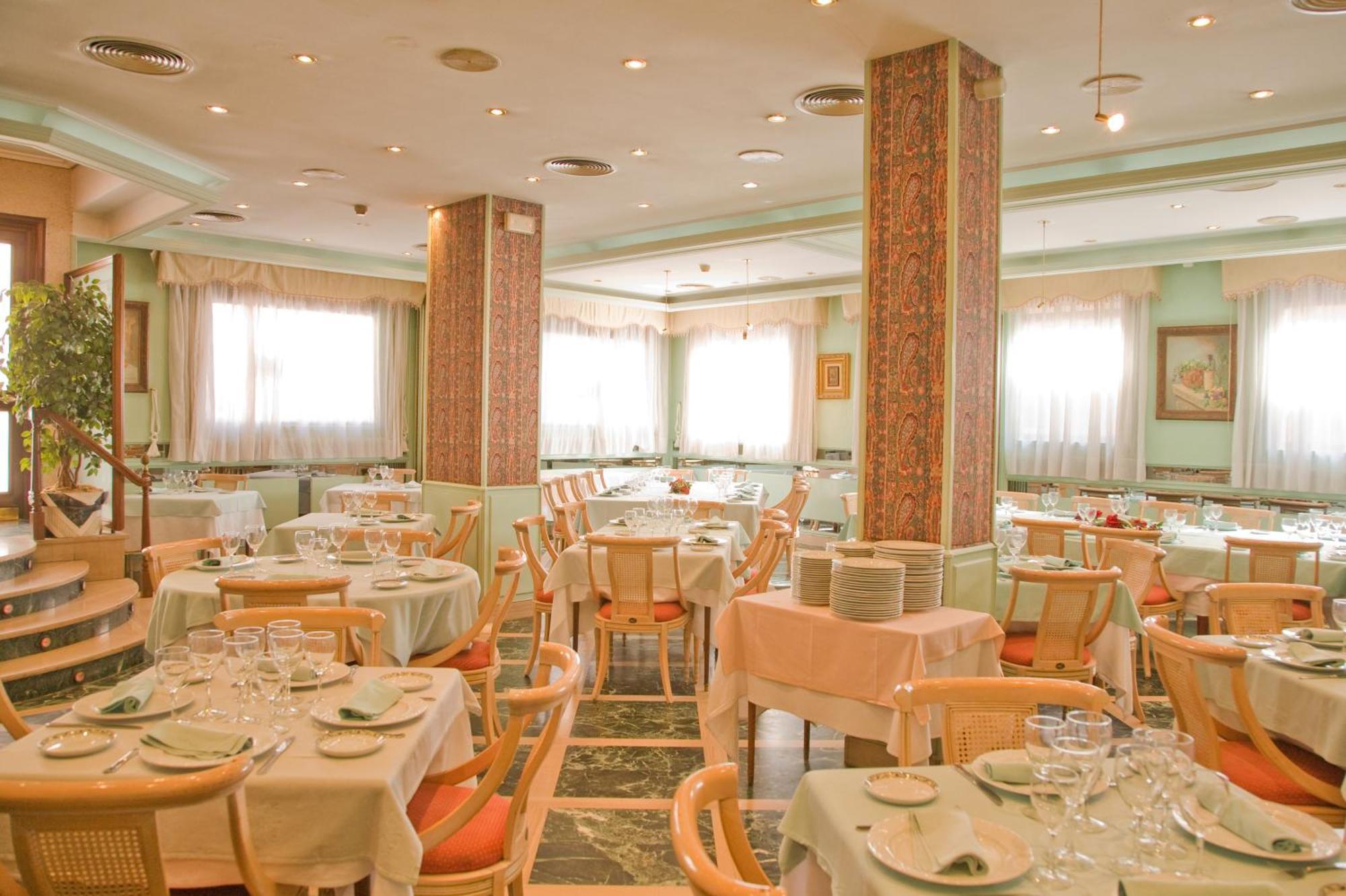Hotel Tibur サラゴサ レストラン 写真